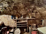 Der Keller des Elternhauses von Patrick Anrather in Margreid, der über zwei Stockwerke in die Tiefe führt. Der Keller des Elternhauses von Patrick Anrather in Margreid, der über zwei Stockwerke in die Tiefe führt.