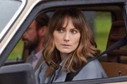 Sue Jeffreys (Anna Madeley) hält ihrem Ehemann für seine Forschung den Rücken frei. Sue Jeffreys (Anna Madeley) hält ihrem Ehemann für seine Forschung den Rücken frei.