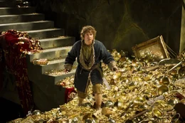 Der Goldschatz des Drachen Smaug ist zum Greifen nahe, ob Bilbo (Martin Freeman) das Ungeheuer besiegen und das Gold einheimsen kann?