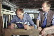 Dumm, dass die Brüder Konrad (Detlef Bothe, li.) und Walter Rottmann (Dirk Salomon) für die Tatzeit nur einen begangenen Einbruch als Alibi ins Feld führen können. Dumm, dass die Brüder Konrad (Detlef Bothe, li.) und Walter Rottmann (Dirk Salomon) für die Tatzeit nur einen begangenen Einbruch als Alibi ins Feld führen können.