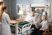 v.li.: Cora (Kristin Lehman), Sally (Sandy Martin)