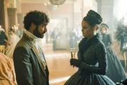 Sisi (Dominique Devenport) und Graf Andrássy (Giovanni Funiati) treffen sich am Hof. Sisi (Dominique Devenport) und Graf Andrássy (Giovanni Funiati) treffen sich am Hof.