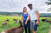 Mira Kuhlmann und Frank Burkhardt bewirtschaften den Hof R&ouml;sebach in Ifta mit 400 Th&uuml;ringer Waldziegen.