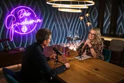 Monika Gruber und Noah Leo Lassalle w&auml;hrend ServusTVs &bdquo;Die Gruaberin - Vodcast&ldquo; in Salzburg, &Ouml;sterreich.