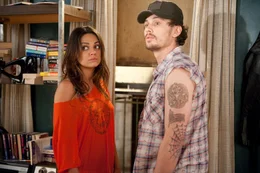 Die unkonventionelle Whippit (Mila Kunis) und Taste (James Franco) stehen kurz vor einer sehr seltsamen Begegnung mit einem Ehepaar, das gerade einen romantischen Abend verbringt.