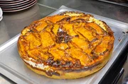 Wahrscheinlich assoziiert ganz Frankreich Butter, &Auml;pfel und Camembert mit der Normandie. Die drei Zutaten geh&ouml;ren auch in die klassische Camembert-Tarte.