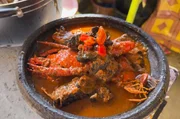 Die Fischersuppe ist eine kr&auml;ftige ivorische Fischsuppe, die an den K&uuml;stenst&auml;dten mit dem Fang des Tages zubereitet wird.
