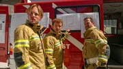 Robert Schwarz (Timon Ballenberger, l.) ist sich nicht sicher, ob die Feuerwehr und die Arbeit mit Erich Schmitt (Sebastian Gerold, M.) und Andreas Kloser (Aurel Manthei, r.) wirklich etwas für ihn ist. Robert Schwarz (Timon Ballenberger, l.) ist sich nicht sicher, ob die Feuerwehr und die Arbeit mit Erich Schmitt (Sebastian Gerold, M.) und Andreas Kloser (Aurel Manthei, r.) wirklich etwas für ihn ist.