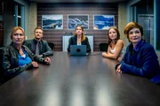 (v.li.): Biggi Obergschwendter (Angelika Niedetzky), Stefan Pichlwanger (Michael Steinocher), Sarah Lorenzoni (Doris Schretzmayer), Emilia Ertl (Paula Hainberger), Joe Haizinger (Katharina Stemberger) (v.li.): Biggi Obergschwendter (Angelika Niedetzky), Stefan Pichlwanger (Michael Steinocher), Sarah Lorenzoni (Doris Schretzmayer), Emilia Ertl (Paula Hainberger), Joe Haizinger (Katharina Stemberger)