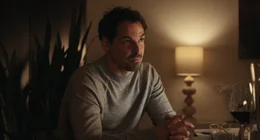 Tobias (Felix Kramer) spricht mit Julia &uuml;ber ihre Beziehung.