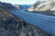 Die Tage der ikonischen Konkordia-Hütte, die hoch über dem Aletsch-Gletscher thront, sind voraussichtlich gezählt. Je weiter der Gletscher absinkt, desto länger wird der anstrengende Aufstieg zur Hütte. Die Tage der ikonischen Konkordia-Hütte, die hoch über dem Aletsch-Gletscher thront, sind voraussichtlich gezählt. Je weiter der Gletscher absinkt, desto länger wird der anstrengende Aufstieg zur Hütte.