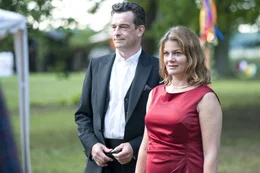 Robert (Thomas Sarbacher), Irene (Birge Schade).