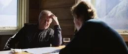 Bent (Bj&oslash;rn Floberg) und H&eacute;l&egrave;ne (Vicky Krieps) beim gemeinsamen Essen.