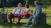 Endlich haben Olivia (Isabella Krieger, M.) und Nicolas (Max Woelky, r.) den vermissten Reiseteilnehmer Arthur (Walter Kreye, l.) gefunden. Endlich haben Olivia (Isabella Krieger, M.) und Nicolas (Max Woelky, r.) den vermissten Reiseteilnehmer Arthur (Walter Kreye, l.) gefunden.