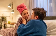 Fanny (Johanna Grean l.) ist mit Kilian (Anthony Paul r.) um Unbeschwertheit bemüht. Fanny (Johanna Grean l.) ist mit Kilian (Anthony Paul r.) um Unbeschwertheit bemüht.
