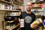 Vorräte für einen Monat im Keller: Marius ist vorbereitet für den Ernstfall Vorräte für einen Monat im Keller: Marius ist vorbereitet für den Ernstfall