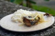 Fisch in Escabeche-So&szlig;e: Das Gericht kam einst von Jamaika nach Panama und ist seit Generationen ein fester Bestandteil der lokalen K&uuml;che.