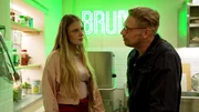 Ella möchte sich bei Benni entschuldigen, weil sie ihm das USA-Angebot verschwiegen hat. Doch er blockt ab. Als Ella erneut an ihrer Entscheidung zweifelt, bringt Bruno sie auf eine Idee, die ihrer Beziehung eine Zukunft geben könnte. Ella möchte sich bei Benni entschuldigen, weil sie ihm das USA-Angebot verschwiegen hat. Doch er blockt ab. Als Ella erneut an ihrer Entscheidung zweifelt, bringt Bruno sie auf eine Idee, die ihrer Beziehung eine Zukunft geben könnte.