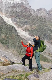 Die Geologen Marco Giardino und Marta Chiarle vom Glaziologischen Ausschuss Italiens untersuchen die Auswirkungen des Klimawandels auf die Gletscher des Monte-Rosa-Massivs. Die Geologen Marco Giardino und Marta Chiarle vom Glaziologischen Ausschuss Italiens untersuchen die Auswirkungen des Klimawandels auf die Gletscher des Monte-Rosa-Massivs.
