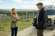 Benachbarte Weingutbesitzer und Kontrahenten: Anita Brehm (Leslie Malton) und Jochen Monning (Dirk Martens). Benachbarte Weingutbesitzer und Kontrahenten: Anita Brehm (Leslie Malton) und Jochen Monning (Dirk Martens).