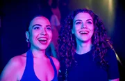 (v.li.): Vero Amos (Mara Romei), Jennifer Tichy (Anja Pichler) (v.li.): Vero Amos (Mara Romei), Jennifer Tichy (Anja Pichler)