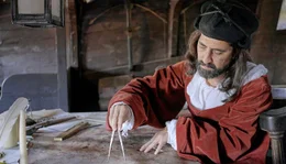 Christoph Kolumbus (Pedro Alvarez Molina) beim Kartografieren