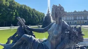 Herreninsel mit dem von König Ludwig II. um 1880 errichteten Nachbau von Schloss Versailles. Herreninsel mit dem von König Ludwig II. um 1880 errichteten Nachbau von Schloss Versailles.
