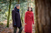 Sophia (Krista Birkner r.) ist bestürzt, als sie das volle Ausmaß von Christophs (Dieter Bach l.) Katastrophe erfährt. Sophia (Krista Birkner r.) ist bestürzt, als sie das volle Ausmaß von Christophs (Dieter Bach l.) Katastrophe erfährt.