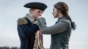 Schwerer Abschied vor der Schlacht: Sam Heughan als Jamie Fraser, Caitriona Balfe als Claire Fraser Schwerer Abschied vor der Schlacht: Sam Heughan als Jamie Fraser, Caitriona Balfe als Claire Fraser