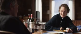 Bent (Bj&oslash;rn Floberg) und H&eacute;l&egrave;ne (Vicky Krieps) beim gemeinsamen Essen.