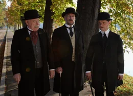 Von links: von Delbr&uuml;ck (Eric P. Caspar), Bethmann Hollweg (Frank R&ouml;th) und Riezler (Lars Rudolph).