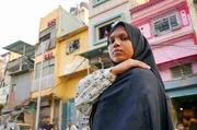 Die indische Rapperin Saniya MQ rappt über das, was sie kennt: Diskriminierung, Druck und das Gefühl, nicht dazuzugehören. Die indische Rapperin Saniya MQ rappt über das, was sie kennt: Diskriminierung, Druck und das Gefühl, nicht dazuzugehören.