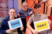 Vico und Dominik aus der WG Teneriffa testen bei Elton ihr Wissen &uuml;ber das WG-Leben.