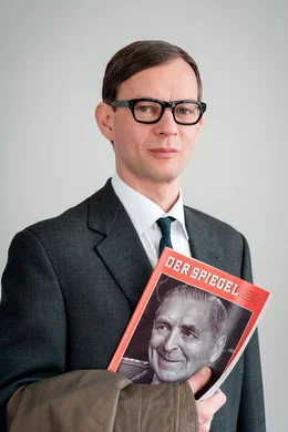 Sebastian Rudolph in der Rolle von Rudolf Augstein. Weiteres Bildmaterial finden Sie unter www.br-foto.de.