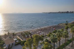 Die Tourismusbranche hat Albaniens Adriak&uuml;ste inzwischen als Hotspot ausgemacht. Hier dr&auml;ngeln sich in der Hauptsaison Touristenmassen.