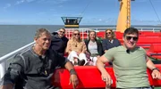 Die prominenten Camper und Bettina Tietjen genießen den Sonnenschein auf dem Deck der Inselfähre von Norderney zum Festland. Die prominenten Camper und Bettina Tietjen genießen den Sonnenschein auf dem Deck der Inselfähre von Norderney zum Festland.
