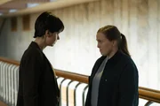 Claudia Steiner (Dārta Daneviča, l.) begegnet Antonia Demirs (Jana Julia Roth, r.) neuer Spur im Fall Karanz mit deutlicher Skepsis Claudia Steiner (Dārta Daneviča, l.) begegnet Antonia Demirs (Jana Julia Roth, r.) neuer Spur im Fall Karanz mit deutlicher Skepsis