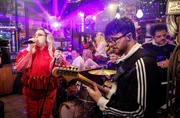 Die britische Musikerin MEEK ist erster Musikgast.