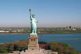 Die Freiheitsstatue ist das Wahrzeichen der USA. Frankreich schenkte sie den Amerikanern im Zeichen der republikanischen Ideale des 19. Jahrhunderts.