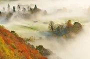 Nebel über der herbstlichen schottischen Landschaft Nebel über der herbstlichen schottischen Landschaft
