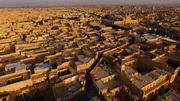 Die Stadt Yazd liegt in einer Wüstenregion, in der kaum Niederschläge fallen. Dennoch wohnen Hunderttausende hier. Die Stadt Yazd liegt in einer Wüstenregion, in der kaum Niederschläge fallen. Dennoch wohnen Hunderttausende hier.