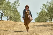 Vor dem Besuch ihres entfremdeten Sohnes Edward hat Julie (Keeley Hawes) im Dorf eingekauft. Vor dem Besuch ihres entfremdeten Sohnes Edward hat Julie (Keeley Hawes) im Dorf eingekauft.