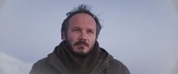 Samet (Deniz Celiloğlu).