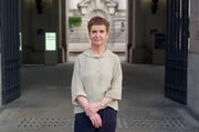 Britta Sch&uuml;trumpf ist Restauratorin im Haus Unter den Linden der Staatsbibliothek zu Berlin. Sie sorgt daf&uuml;r, dass die Zeugnisse der Geschichte erhalten bleiben.