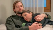 Simon (Thore L&uuml;thje) und Valerie (Maike Johanna Reuter) hoffen, dass sich m&ouml;glichst bald ein geeigneter Nierenspender f&uuml;r Simon findet.
