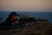 Eigentlich hat Julie (Keeley Hawes) ihr Leben als Killerin hinter sich gelassen. Doch dann nimmt sie doch noch einen letzten Auftrag an. Mit ungeahnten Konsequenzen. Eigentlich hat Julie (Keeley Hawes) ihr Leben als Killerin hinter sich gelassen. Doch dann nimmt sie doch noch einen letzten Auftrag an. Mit ungeahnten Konsequenzen.