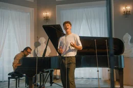 Der Countertenor Jakub J&oacute;zef Orliński (Mi.) mischt klassische Musik mit popkulturellen Ans&auml;tzen und versucht, Genregrenzen zu &uuml;berbr&uuml;cken.