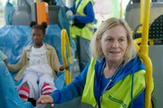 Claudia Peppmüller bringt Kinder aus Angola ins Friedensdorf. Claudia Peppmüller bringt Kinder aus Angola ins Friedensdorf.