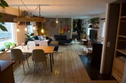 In Eigenleistung hat Ole ein neues Zuhause auf den alten Stahlrumpf des Hausbootes gebaut. In Eigenleistung hat Ole ein neues Zuhause auf den alten Stahlrumpf des Hausbootes gebaut.