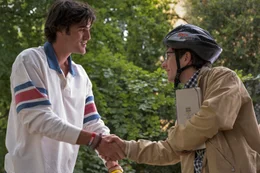 An der Universit&auml;t Oxford bleibt Stipendiat Oliver Quick (Barry Keoghan, r.) ein Au&szlig;enseiter unter seinen wohlhabenden Kommilitonen &ndash; bis die Bekanntschaft mit dem charismatischen Elitestudenten Felix Catton (Jacob Elordi, l.) sein Leben grundlegend ver&auml;ndert.